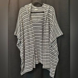 Hollister Black & White Knit Poncho Cardigan | One Size